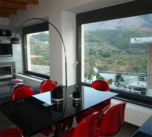 Three-Bedroom Seafront Villa for Rent in Kournas, Apokoronas — photo 3
