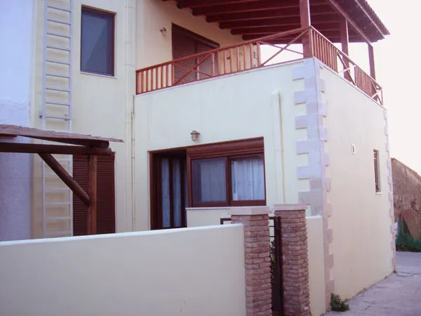 Seafront Villa with Two Bedrooms for Rent in Pontikiana, Platanias — photo 2