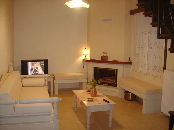 Seafront Villa with Two Bedrooms for Rent in Pontikiana, Platanias — photo 5