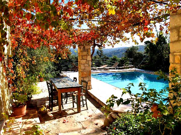 Seafront One-Bedroom Villa for Rent in Douliana, Apokoronas