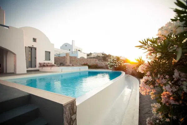 831 m² Sea-View Hotel for Sale in Santorini, Cyclades — photo 3