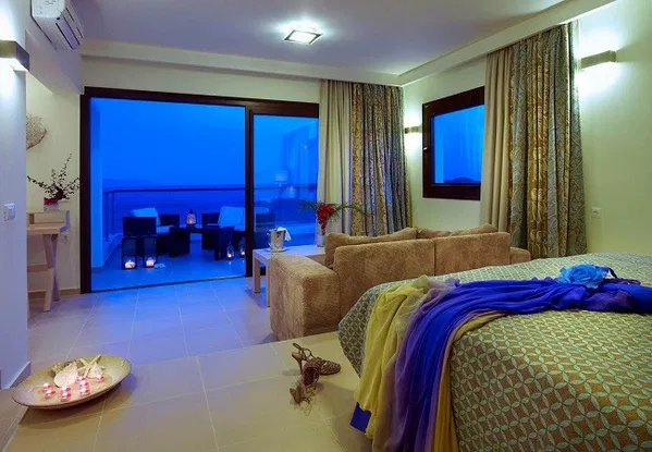 Sea View Hotel for Sale in Elounda, Agios Nikolaos — photo 2