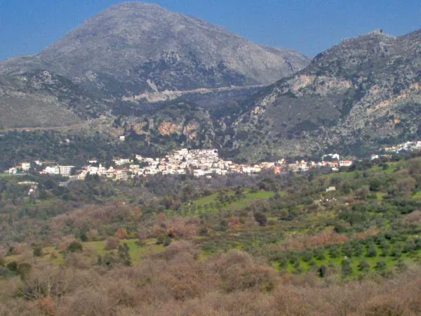 Three-Bedroom Seafront Villa for Sale in Spili, Agios Vassilios — photo 4