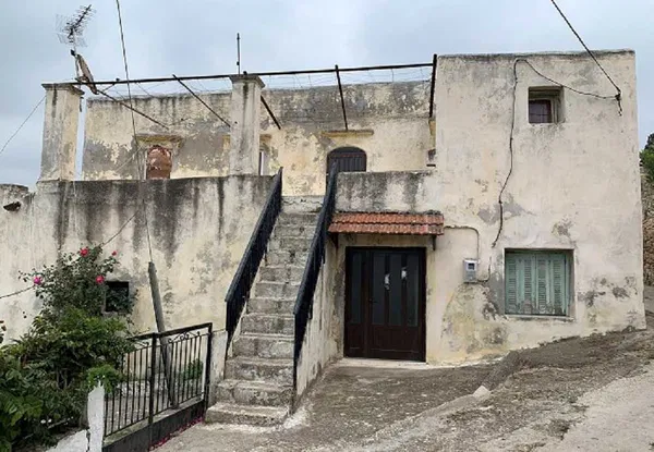 Six-Bedroom Villa for Sale in Amnatos, Amari