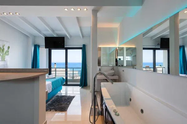 Sea-View Hotel for Sale in Rethymnon — photo 4