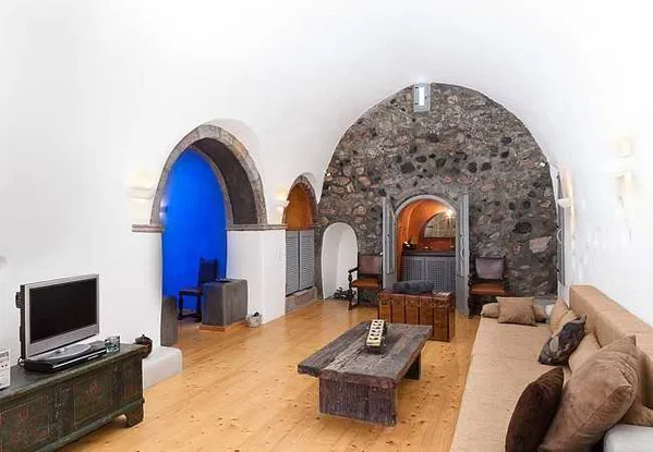 485 m² Hotel for Sale in Santorini, Cyclades — photo 3