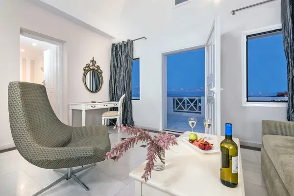 12700 m² Sea-View Hotel for Sale in Santorini, Cyclades — photo 3