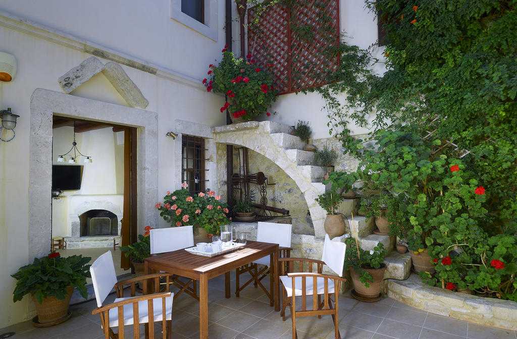 Seafront 178 m² Villa with Three Bedrooms for Sale in Heraklion