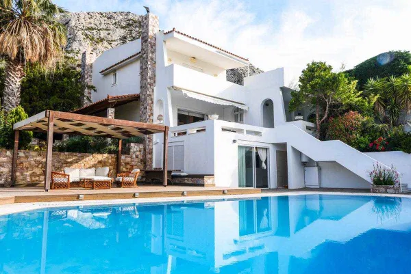 Sea-View 219 m² Villa with Five Bedrooms for Sale in Anavyssos, Attica — photo 2