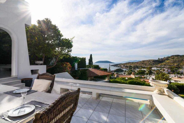 Sea-View 219 m² Villa with Five Bedrooms for Sale in Anavyssos, Attica — photo 3