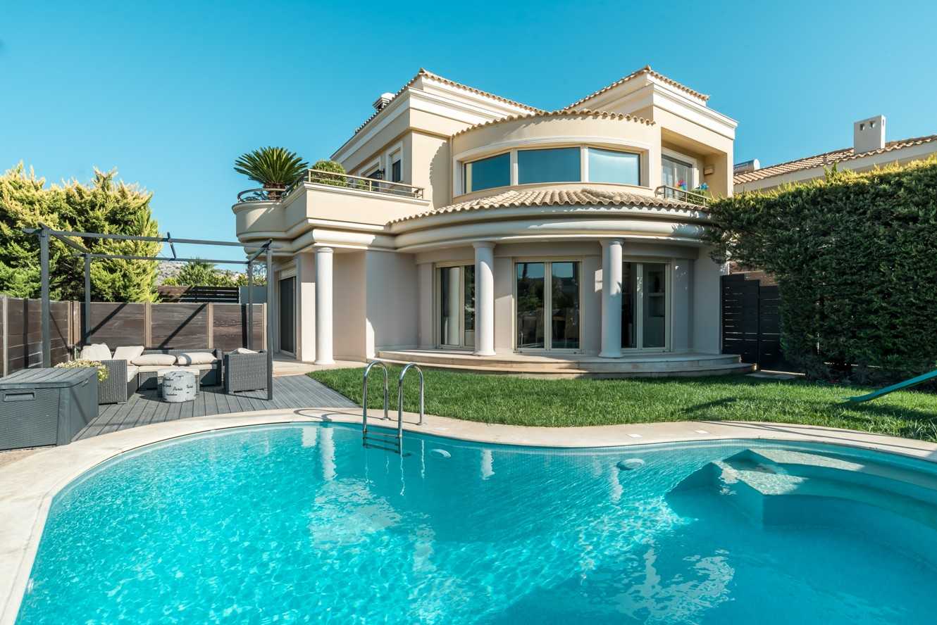 420 m² Villa with Five Bedrooms for Sale in Vari - Varkiza, Athens Southern suburbs