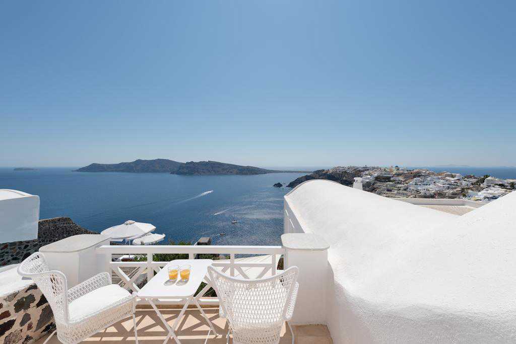 178 m² Sea-View Three-Bedroom Villa for Sale in Santorini, Cyclades