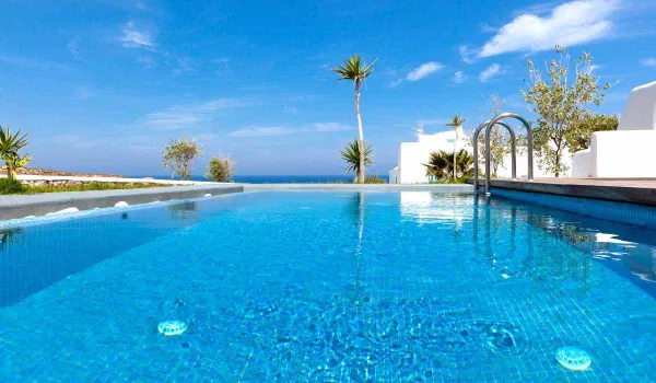 1096 m² Sea-View Hotel for Sale in Santorini, Cyclades — photo 4
