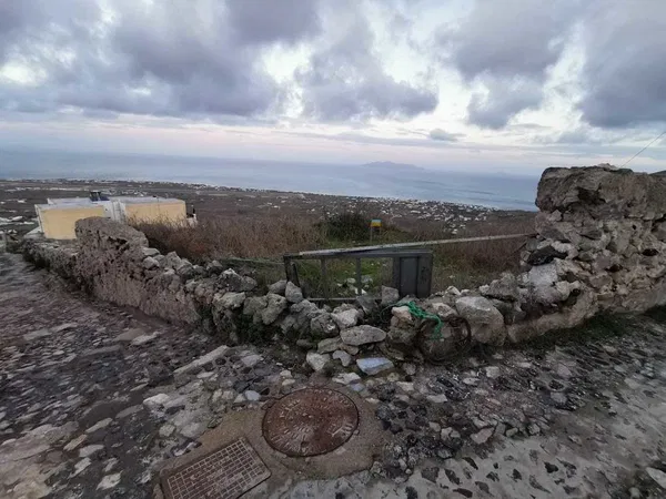 Sea-View 600 m² Plot for Sale in Santorini, Cyclades — photo 3