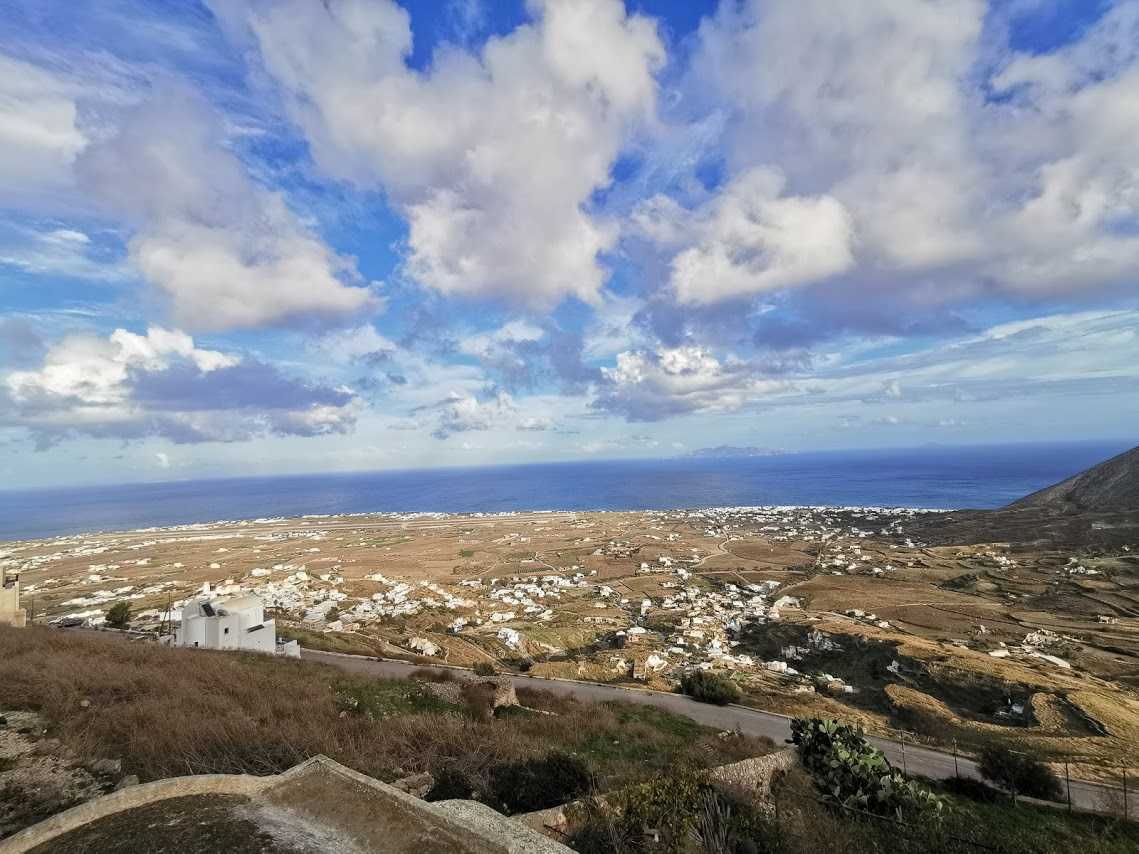 Sea-View 600 m² Plot for Sale in Santorini, Cyclades