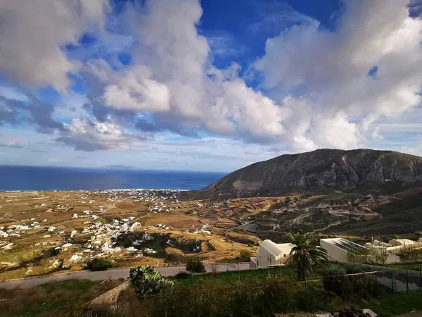 Sea-View 600 m² Plot for Sale in Santorini, Cyclades — photo 2
