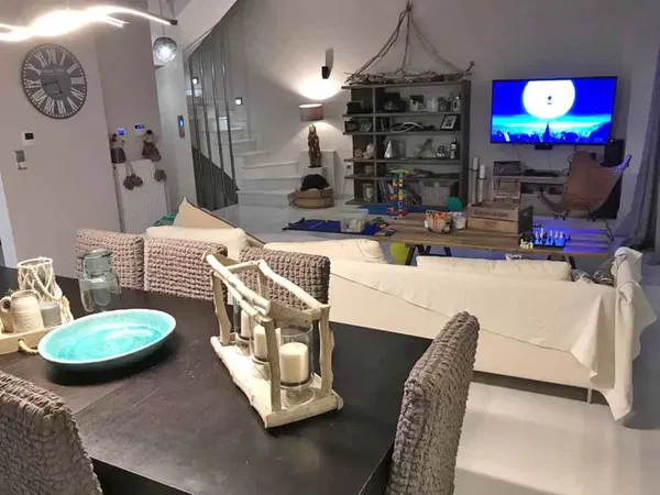 240 m² Villa with Four Bedrooms for Rent in Voula, Athens Southern suburbs — photo 4