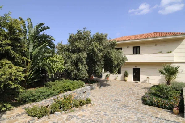 Sea-View Five-Bedroom Villa for Sale in Elounda, Agios Nikolaos — photo 4