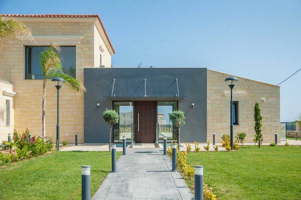 Sea View 262 m² Villa with Three Bedrooms for Sale in Platanias, Chania — photo 3