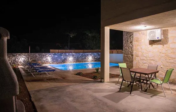 Sea View 255 m² Villa with Nine Bedrooms for Sale in Bali, Mylopotamos — photo 3