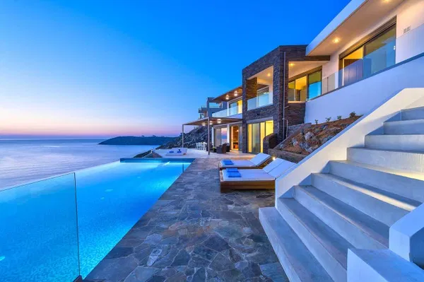 Sea-View Five-Bedroom Villa for Rent in Tersanas, Akrotiri — photo 2