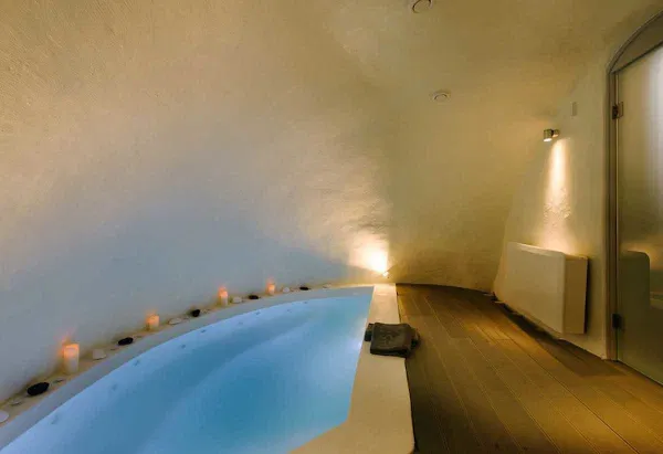 148 m² Sea-View Hotel for Sale in Santorini, Cyclades — photo 4