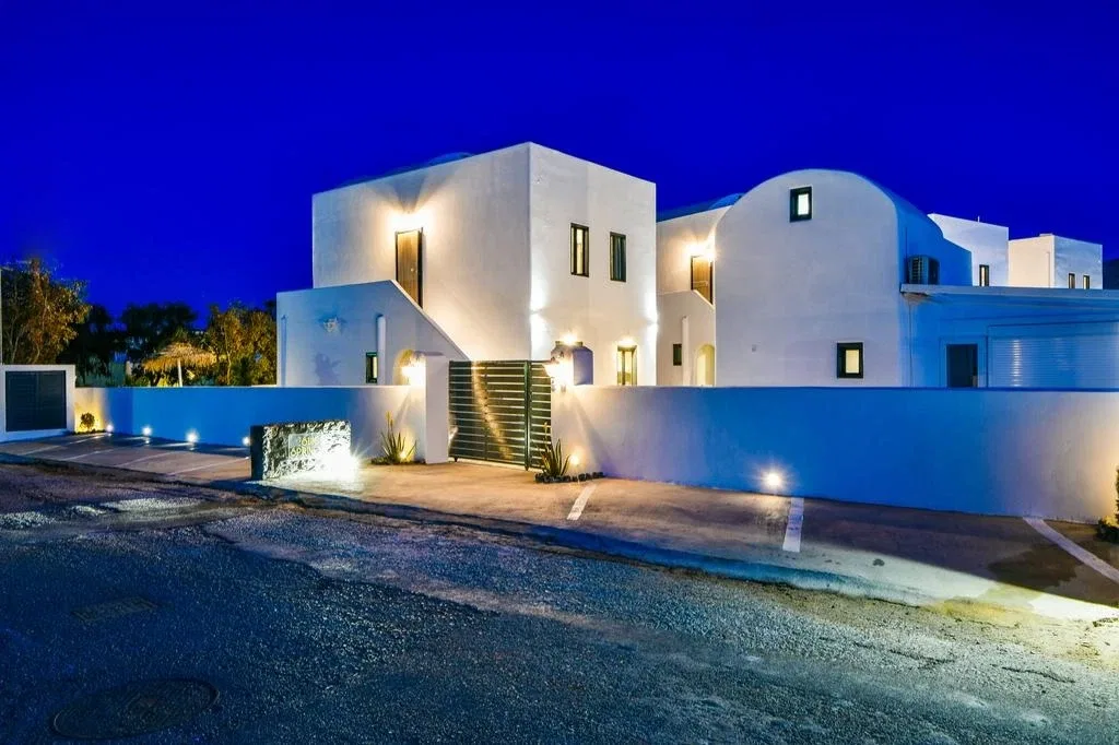 1050 m² Hotel for Sale in Santorini, Cyclades