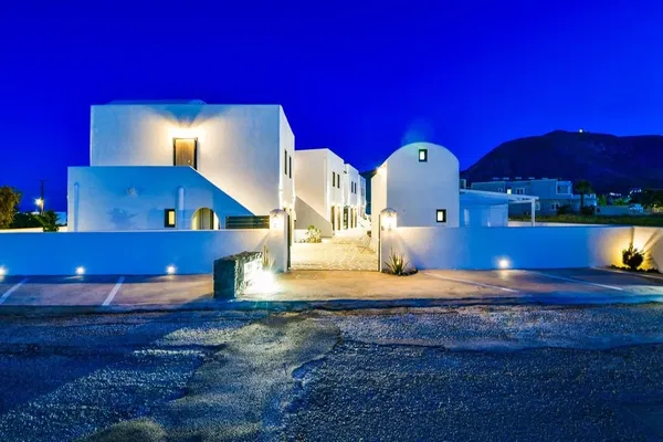 1050 m² Hotel for Sale in Santorini, Cyclades — photo 3