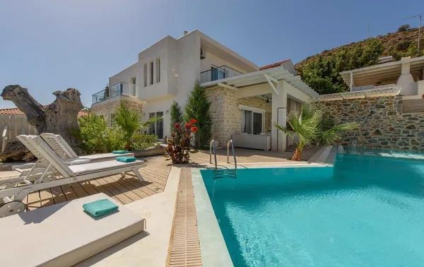 Sea-View Three-Bedroom Villa for Sale in Faistos, Heraklion
