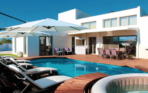 256 m² Villa with Six Bedrooms for Sale in Platanias, Chania — photo 2