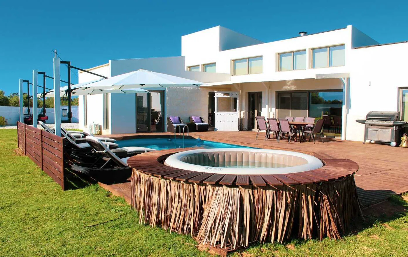 256 m² Villa with Six Bedrooms for Sale in Platanias, Chania