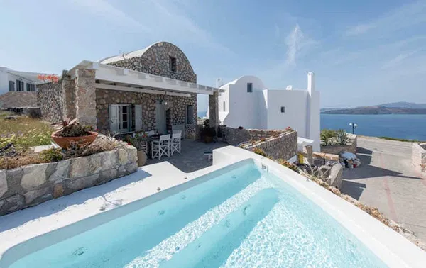 Sea-View 112 m² Villa with Two Bedrooms for Sale in Santorini, Cyclades — photo 3