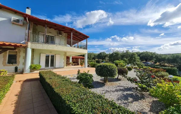 Four-Bedroom Villa for Sale in Tavronitis, Platanias