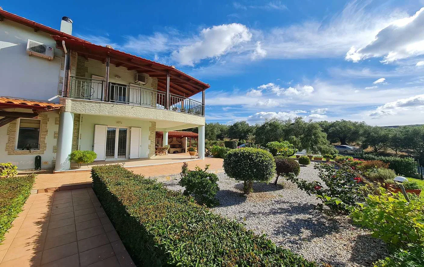 Four-Bedroom Villa for Sale in Tavronitis, Platanias