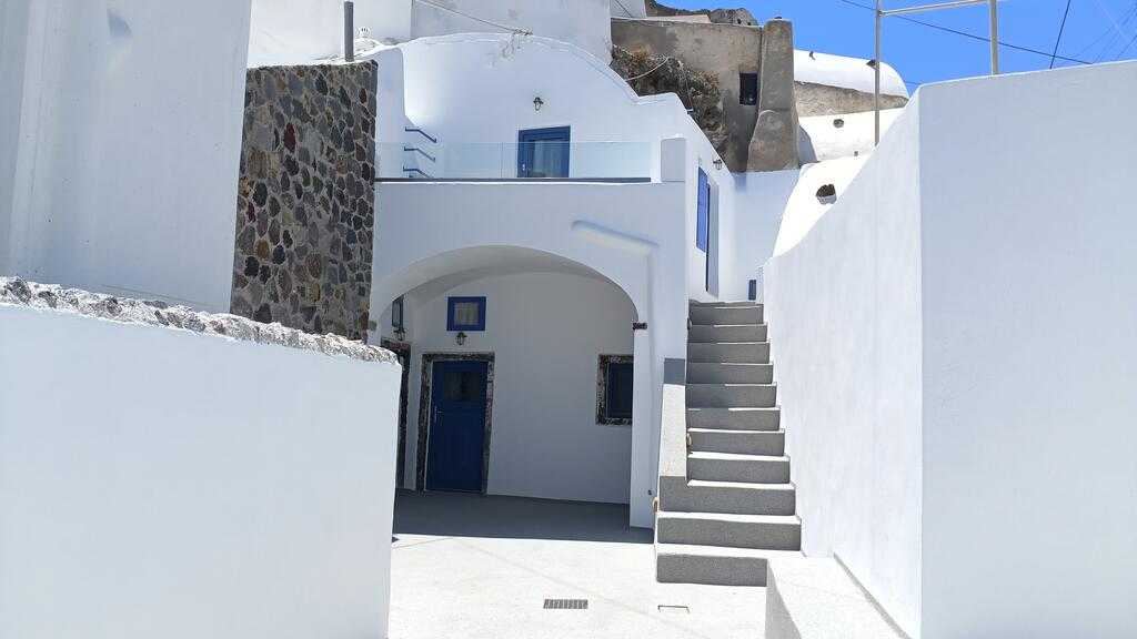 140 m² Sea View Hotel for Sale in Santorini, Cyclades