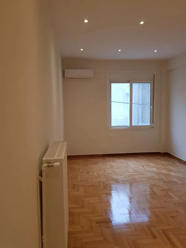 60 m² Renovated Two-Bedroom Apartment for Sale in Koukaki - Makrigianni, Athens Center — photo 2