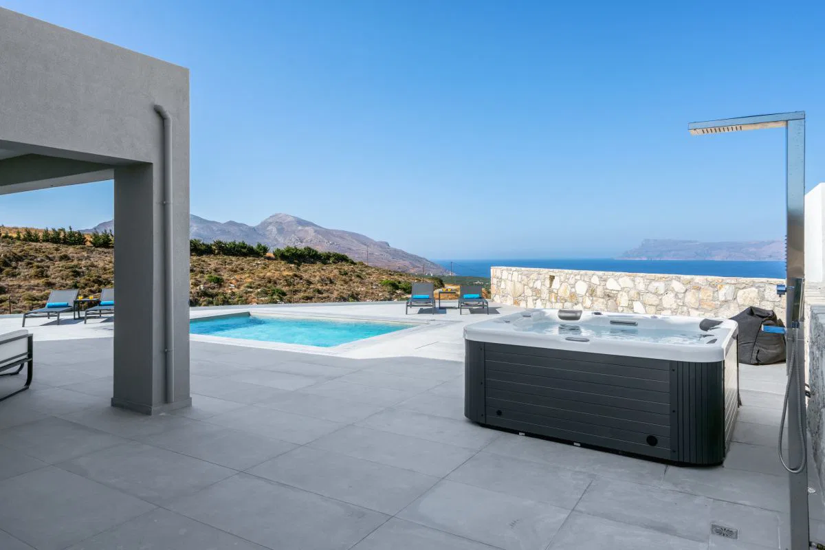 Sea View Six-Bedroom Villa for Sale in Kissamos, Chania