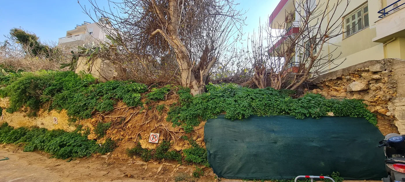 1,011 m² Plot for Sale in Lentariana, Chania