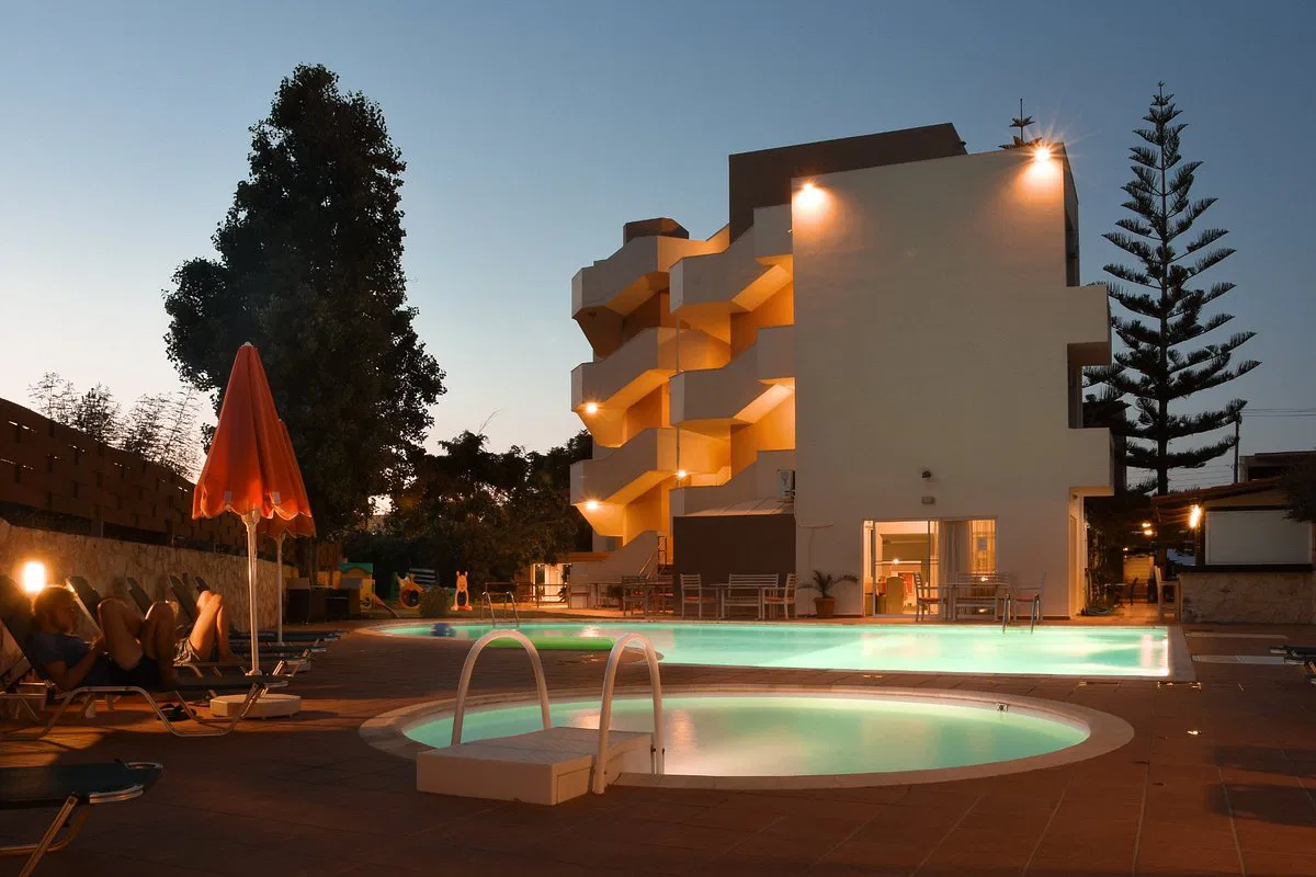 1970 m² Hotel for Sale in Chania