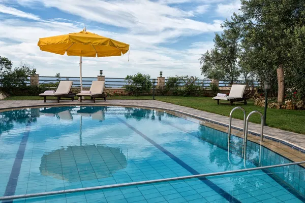 Sea-View 350 m² Villa with Six Bedrooms for Sale in Rethymnon — photo 5