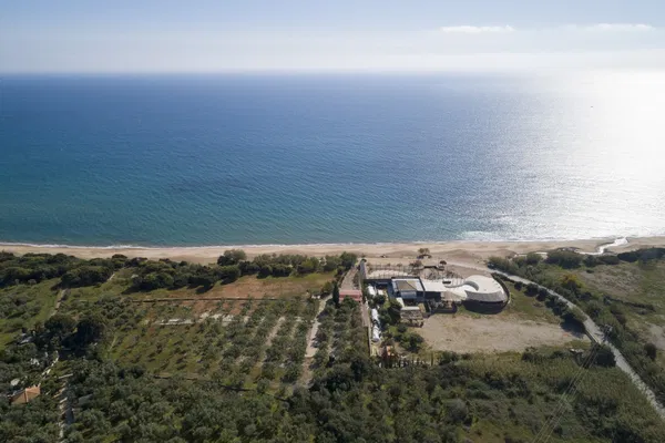 3,500 m² Plot for Sale in Costa Navarino, Messinia — photo 2
