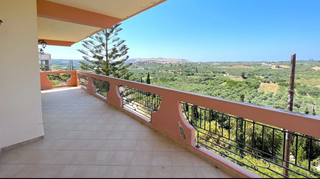Sea-View 326 m² Apartment with Six Bedrooms for Sale in Panormo, Mylopotamos