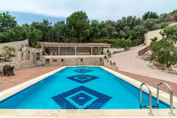 442 m² Sea-View Hotel for Sale in Heraklion