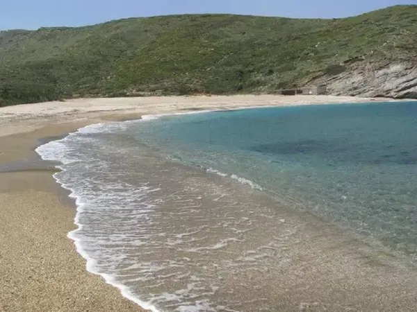 Sea-View 111,000 m² Plot for Sale in Andros, Cyclades — photo 2