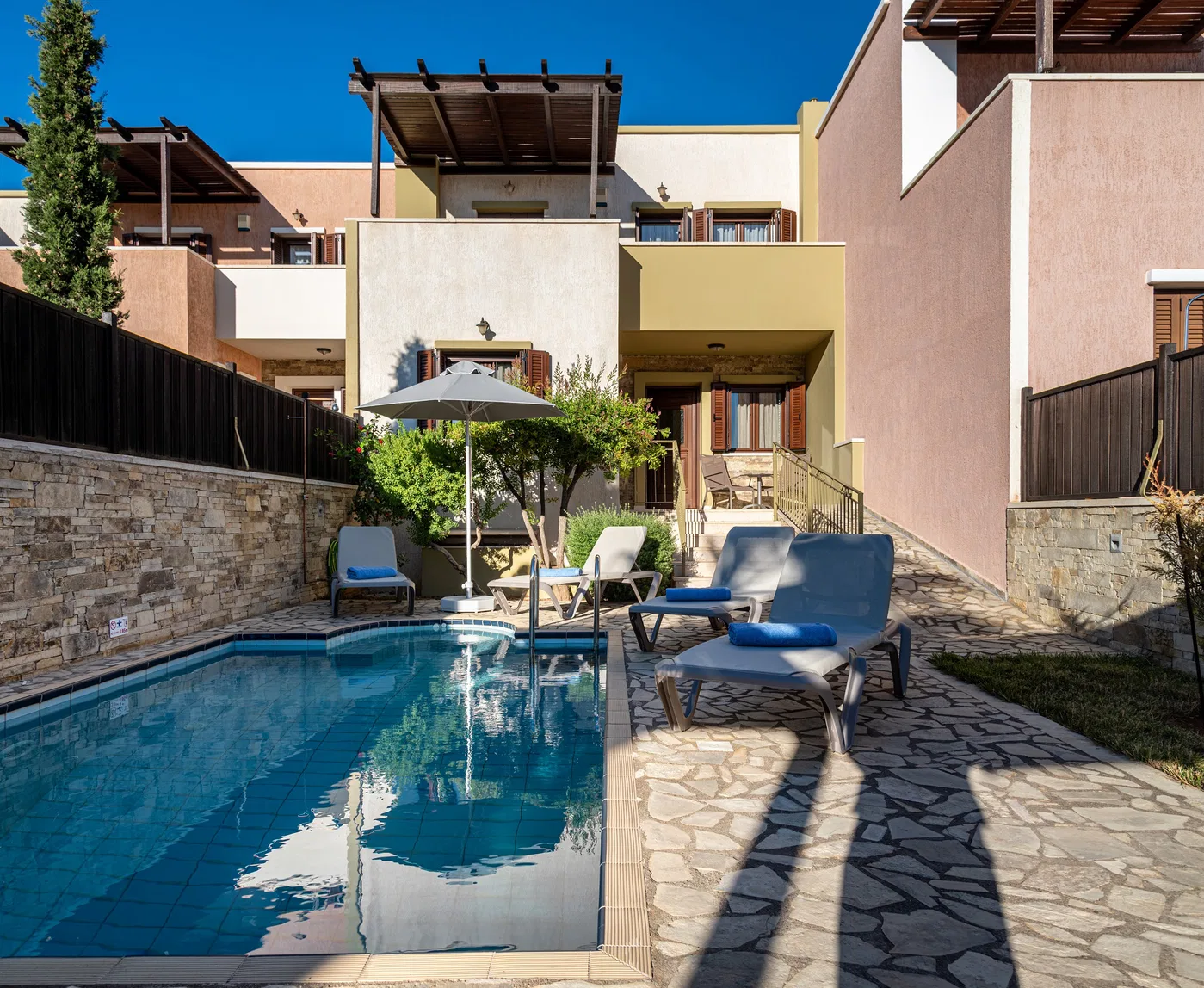 Four-Bedroom Villa for Sale in Makris Gialos, Lasithi with Garden