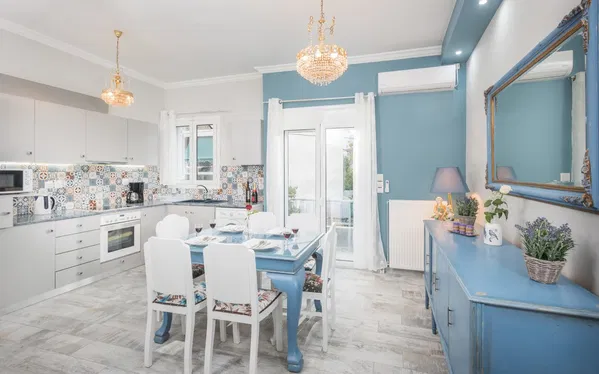 Renovated Four-Bedroom Apartment for Sale in Center Athens, Athens Center — photo 2