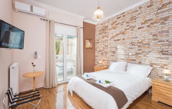 Renovated Four-Bedroom Apartment for Sale in Center Athens, Athens Center — photo 4