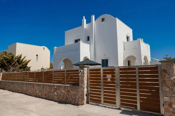 160 m² Apartment with Three Bedrooms for Sale in Santorini, Cyclades