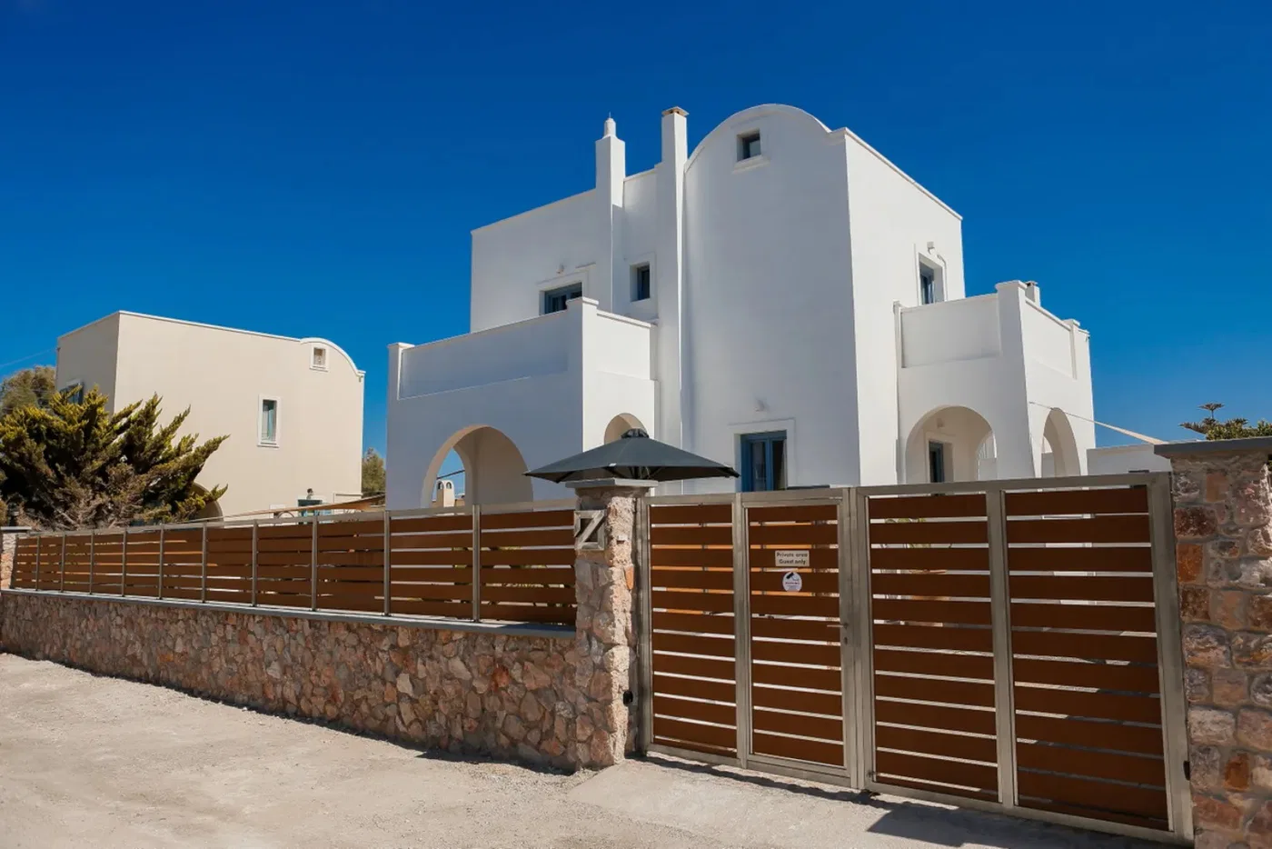160 m² Apartment with Three Bedrooms for Sale in Santorini, Cyclades