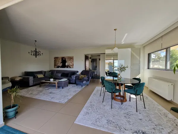 Sea View 145 m² Apartment with Three Bedrooms for Sale in Alimos, Athens Southern suburbs — photo 3